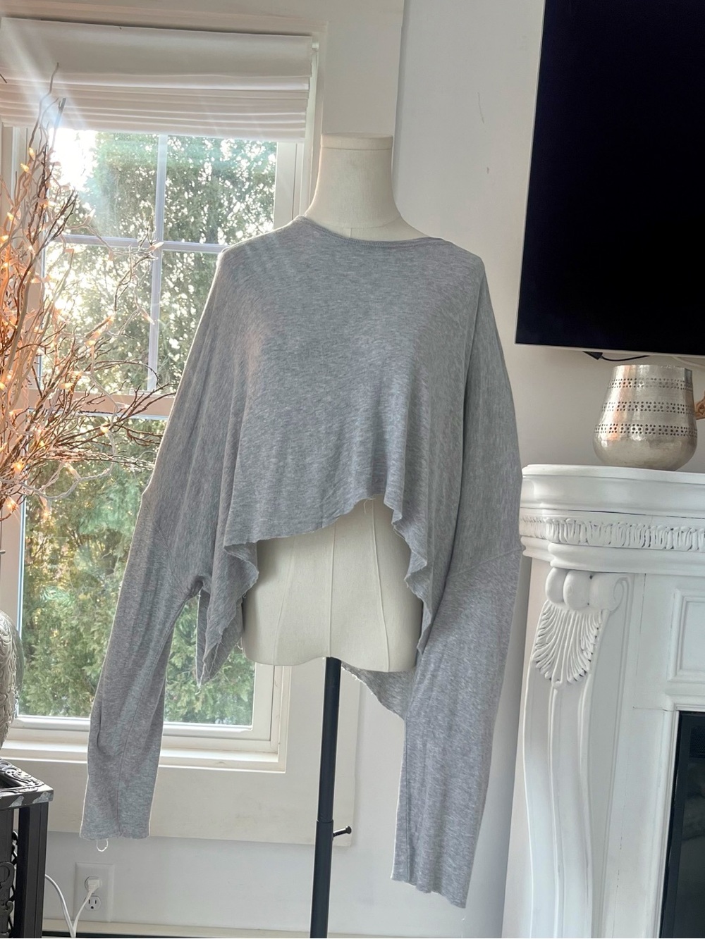 BEAUTIFUL CROPPED GRAY EXTRA LONG SLEEVED TOP🩶